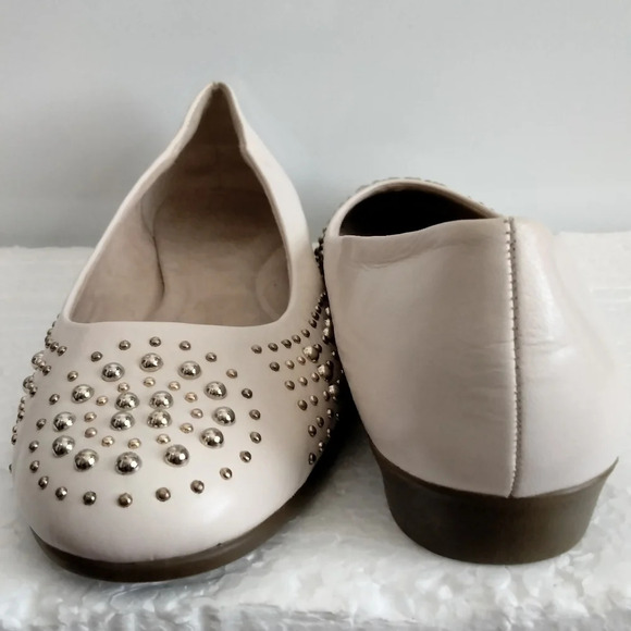 Aerosoles Women's Size 11 M Cream flats with studs - Picture 1 of 7
